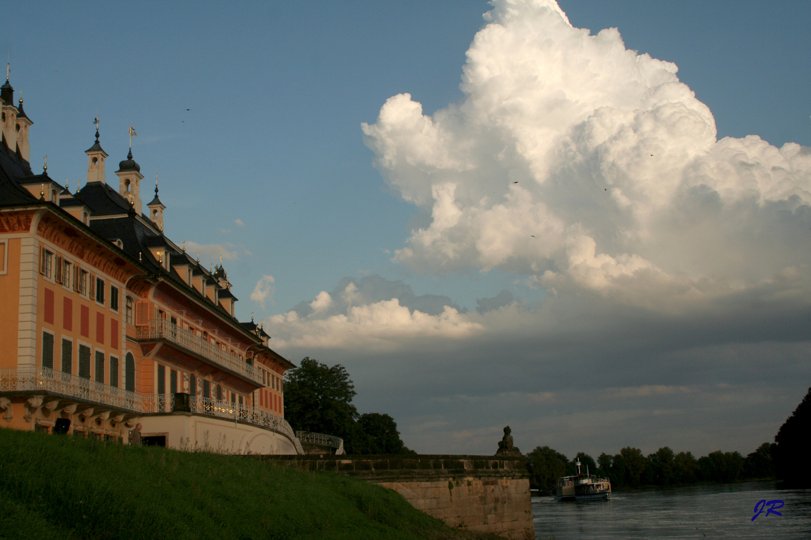 Schloss Pillnitz am Abend