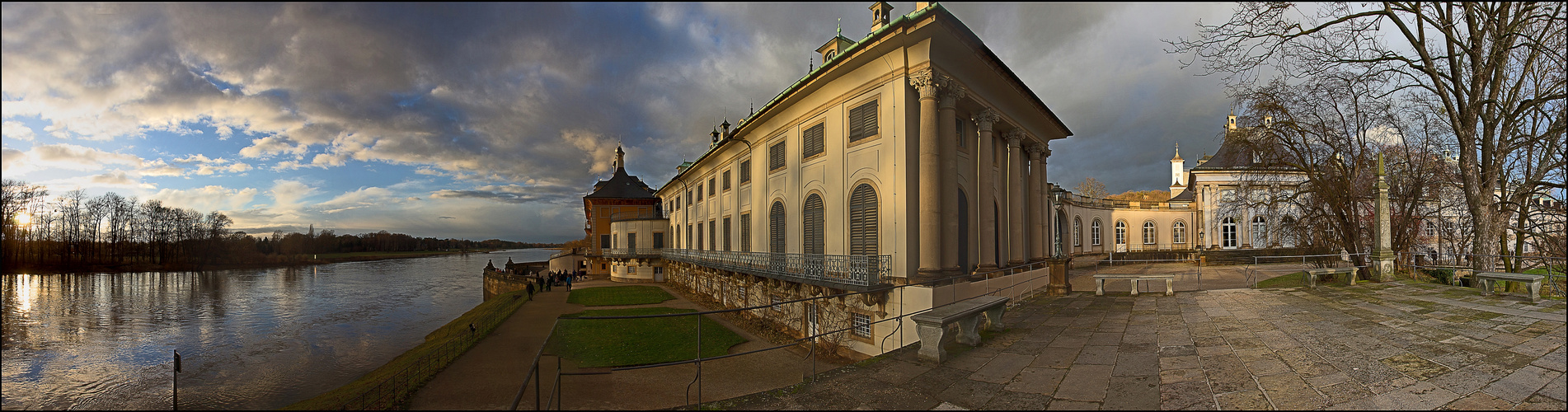 Schloß Pillnitz - Elbseite