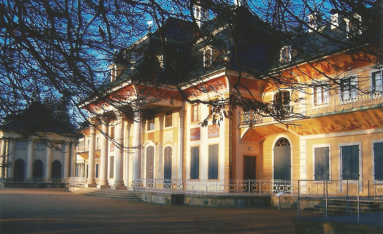 Schloss Pillnitz in der Abendsonne, Winter 2002