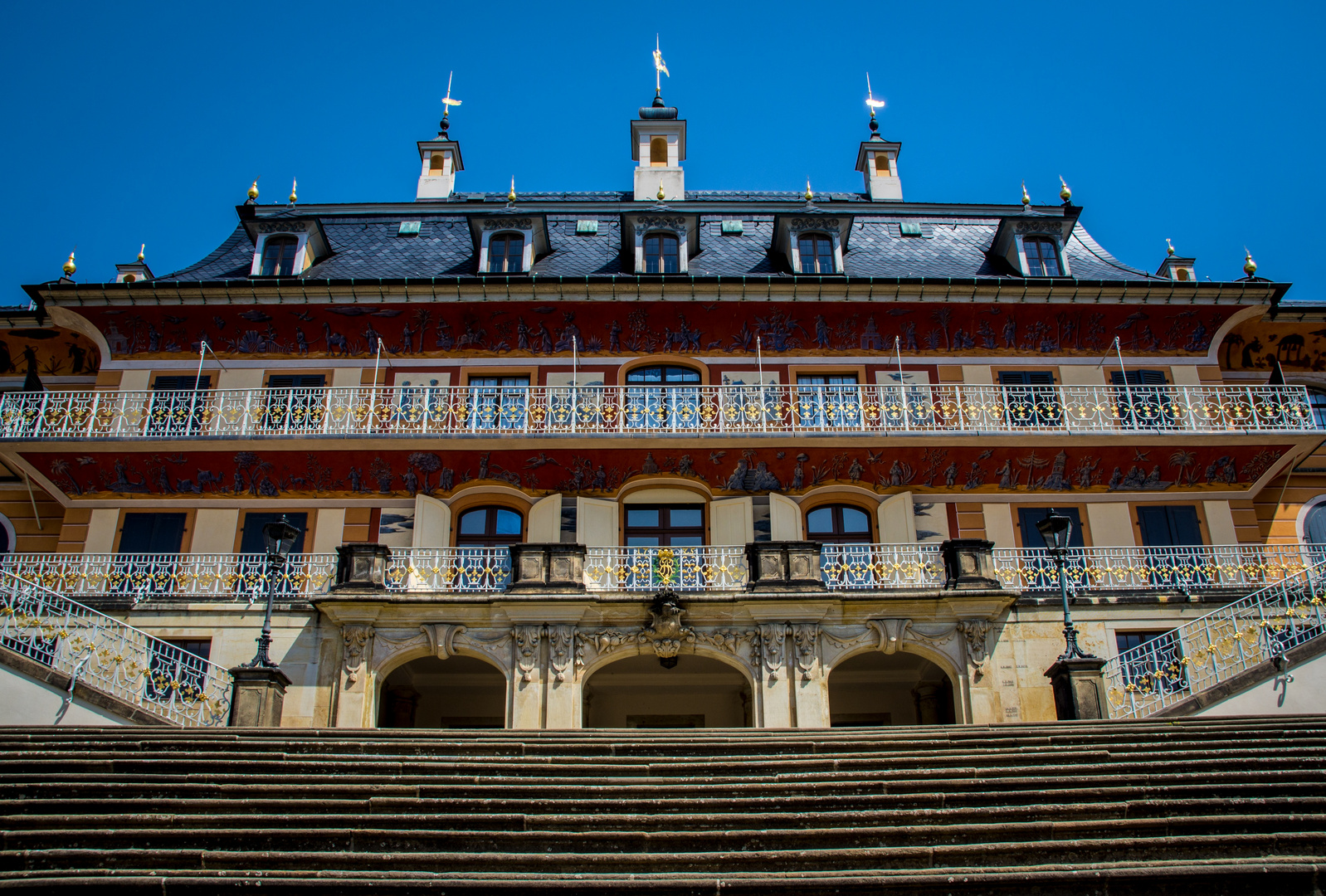 Schloss Pillnitz in Dresden, Blick von der Elbe auf das Wasserpalais