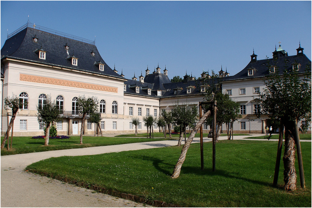 Schloss Pillnitz---------- Neues Palais--------( gezogen gedreht und gebeugt )