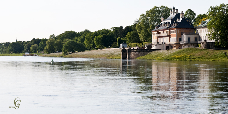 Schloß Pillnitz Spiegelung in der Elbe