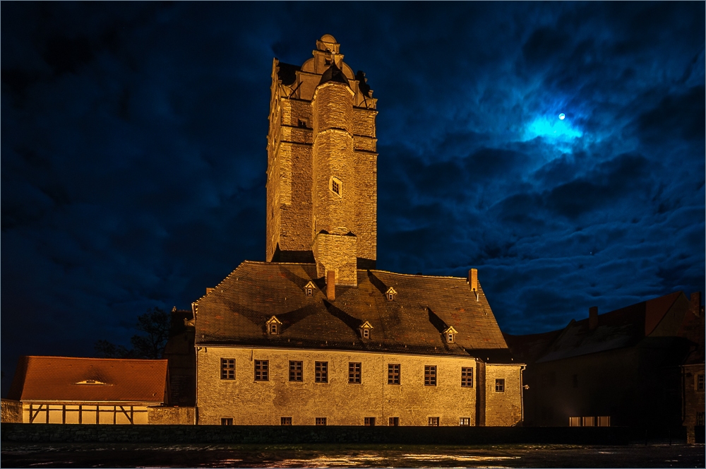 Schloss Plötzkau mit Mond