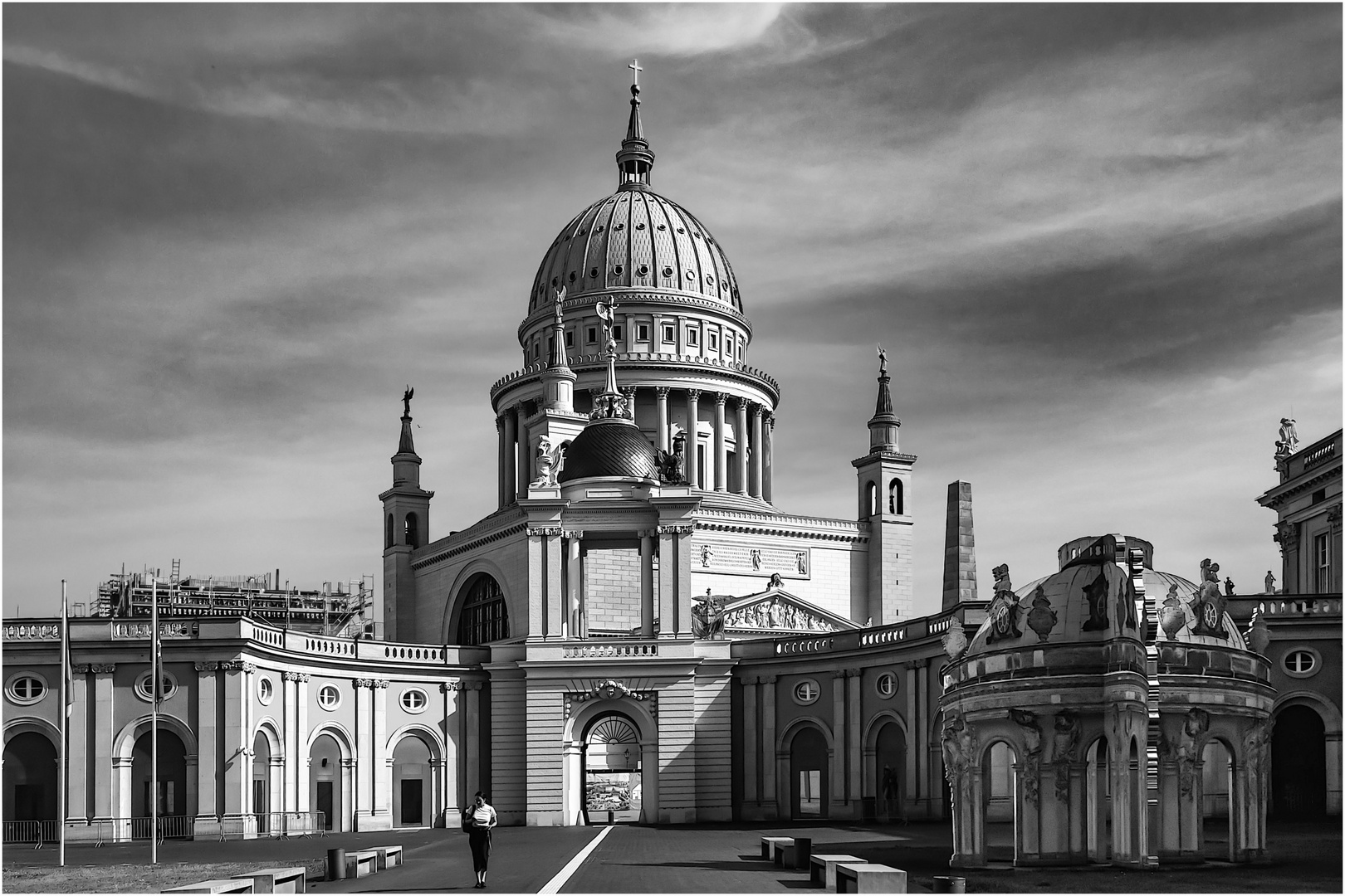 Schloss Potsdam mit Blick zur Nikolaikirche (black friday 26.08.2022)