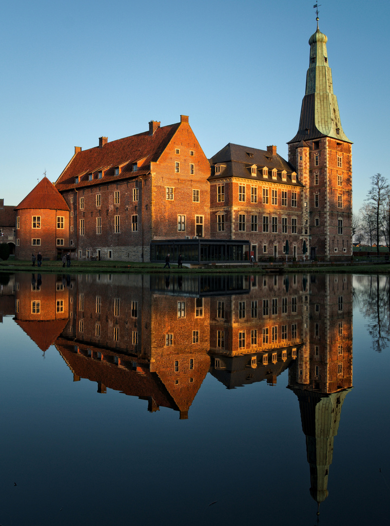 Schloss Raesfeld im Sonnenuntergang (Januar 2015)