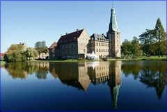 Schloss Raesfeld im Spiegel des Sees