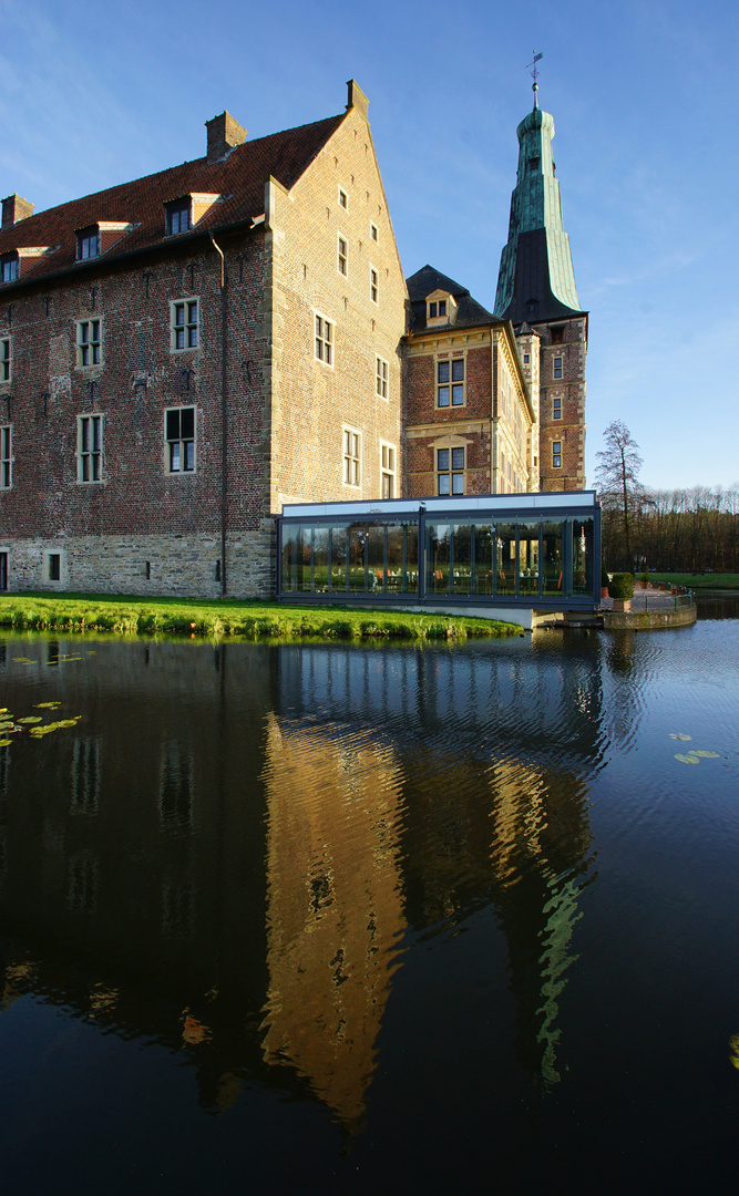 Schloss Raesfeld mit neuem Wintergarten.