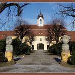 Schloss Rammenau---------das Eingangsgebäude.