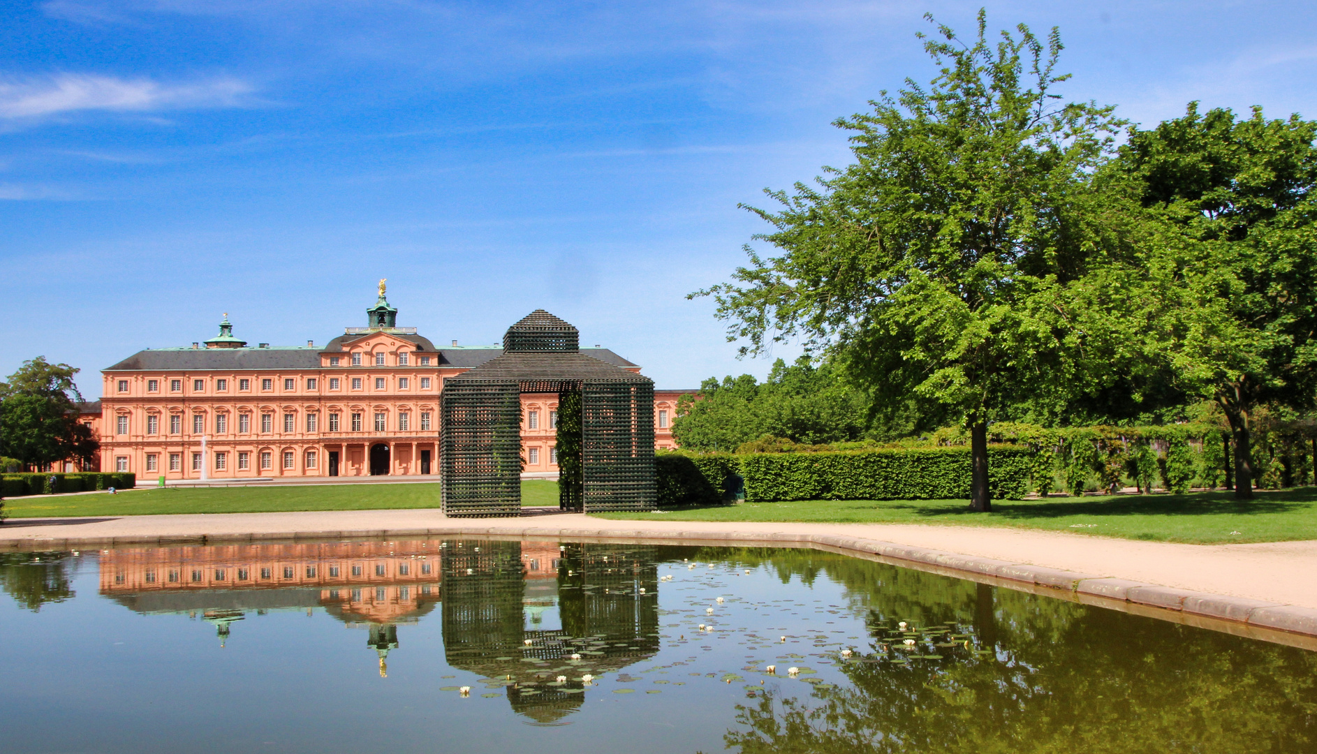 Schloss Rastatt gespiegelt