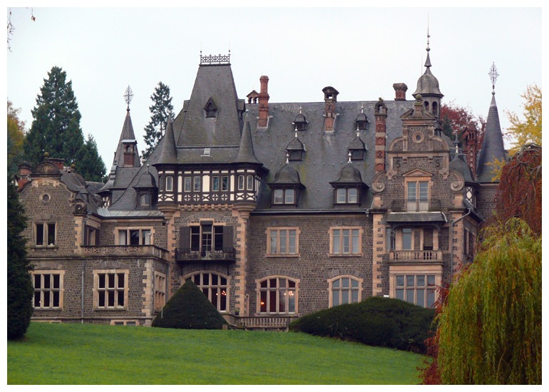 Schloss Rauischholzhausen im Herbst