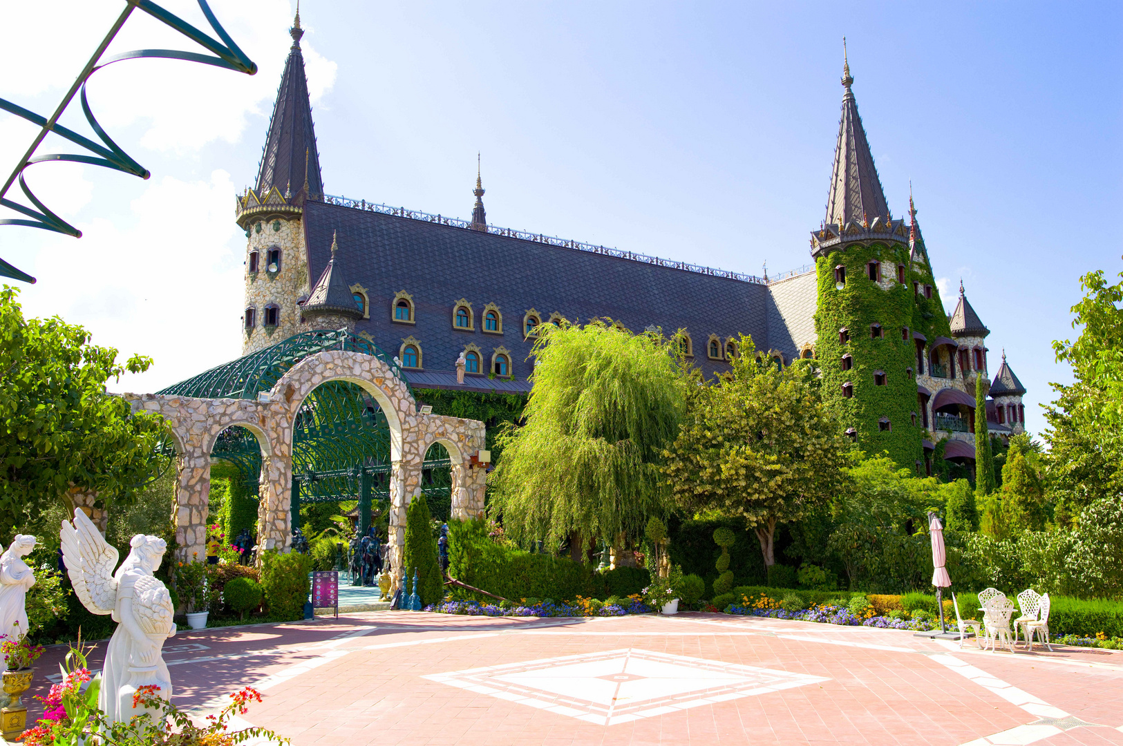 Schloß Ravadinovo in Bulgarien