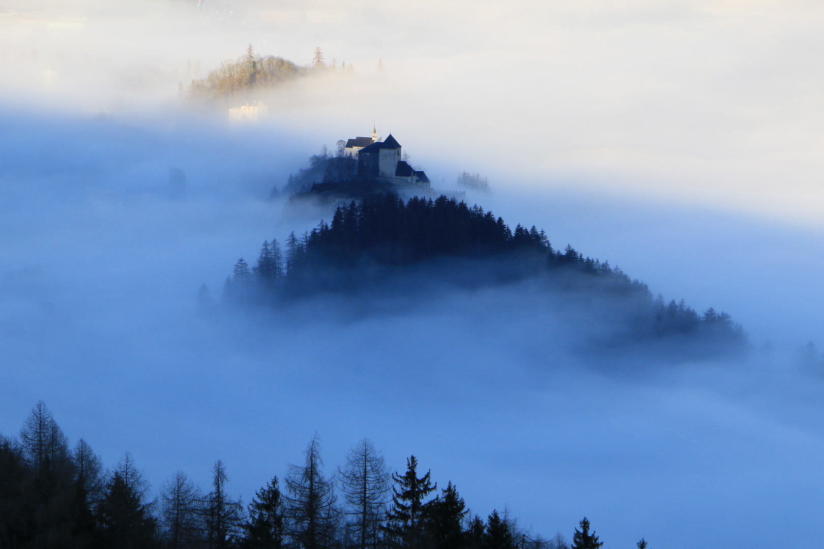 Schloss Reifenstein im Nebelmeer