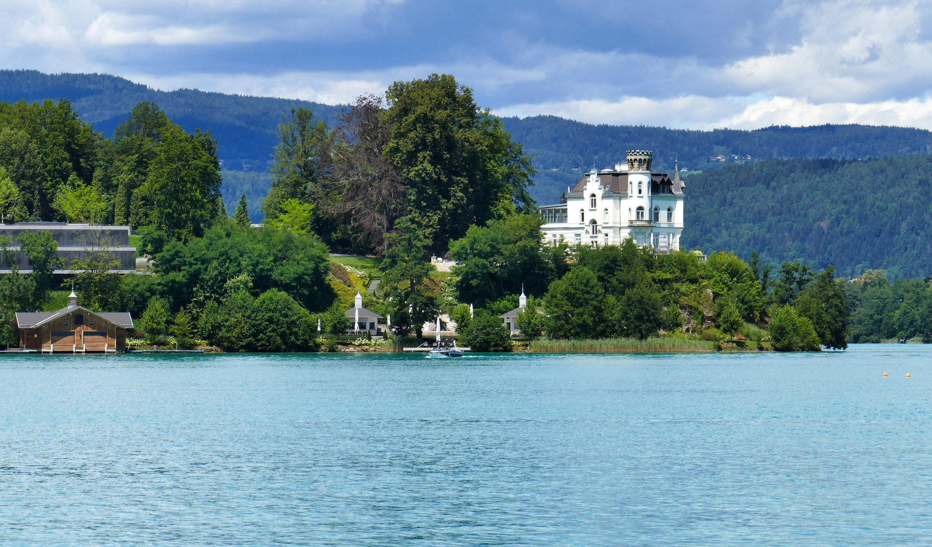 ...Schloss Reifnitz am Wörthersee...