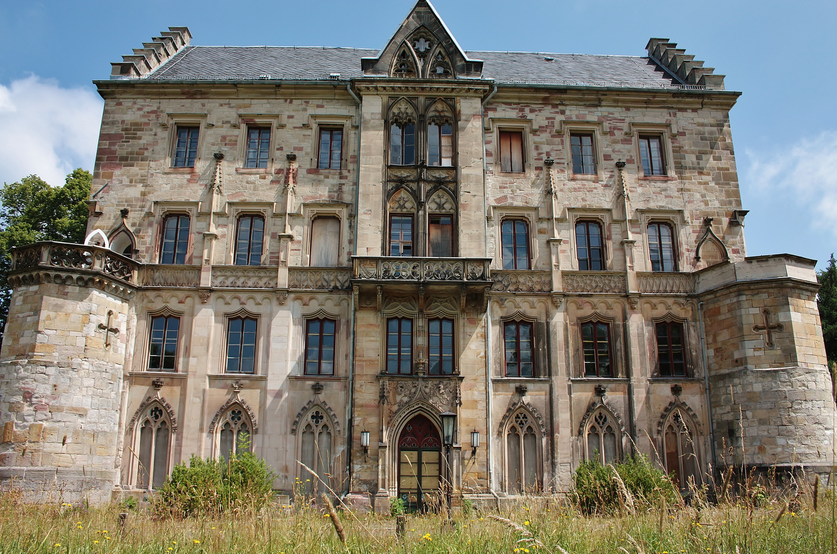 Schloss Reinhardsbrunn in Friedrichroda,welches dem verfall preisgegeben wird.