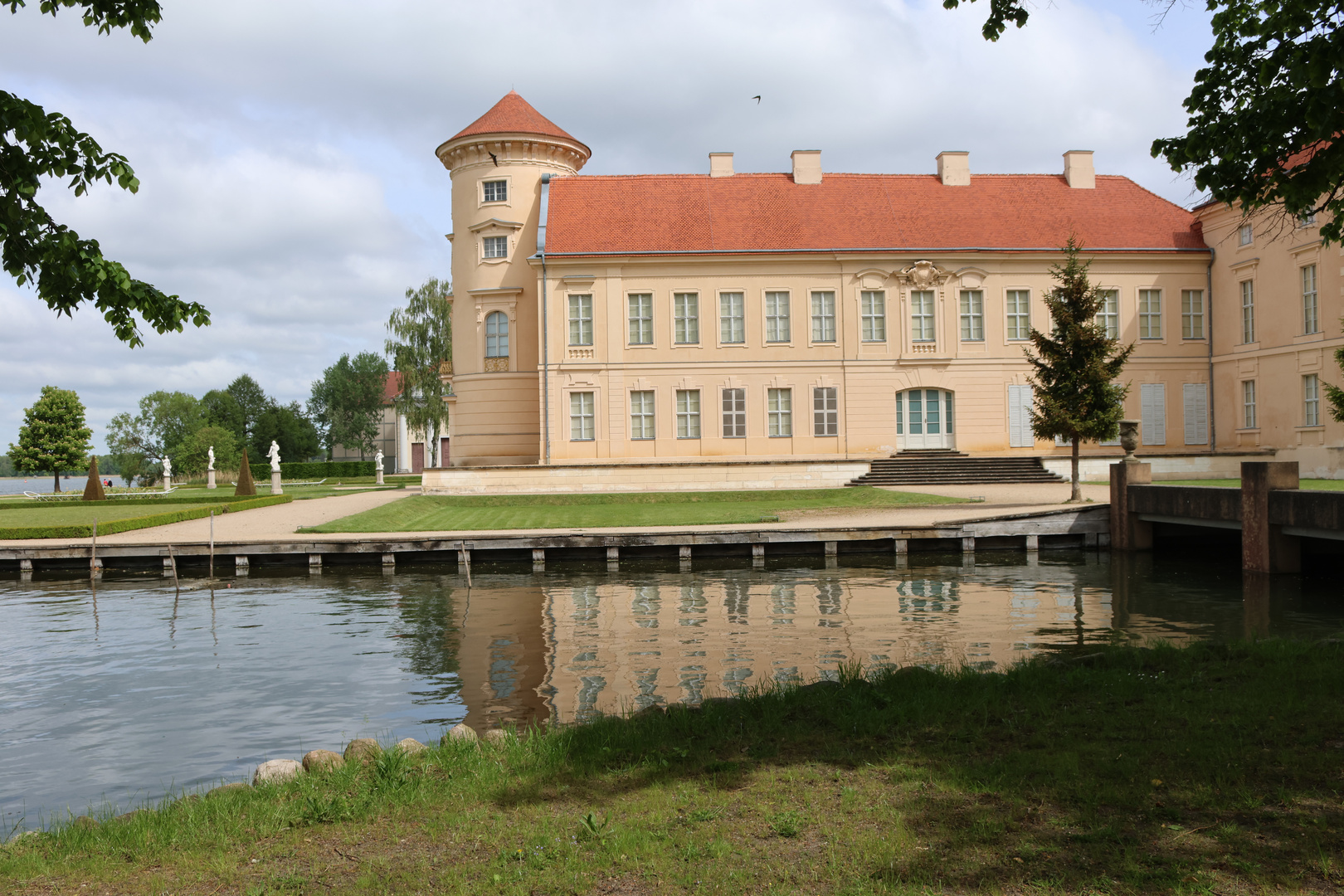 Schloß Rheinsberg im Spiegel