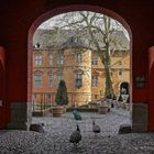 Schloß Rheydt - Der Durchgang zum Haupthaus