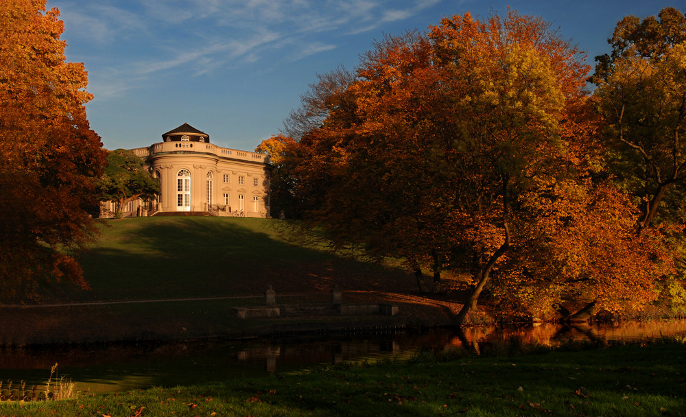 Schloss Richmond im Schein der untergehenden Sonne (bei Braunschweig)