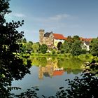 Schloss Ronneburg im Baderteichspiegel 