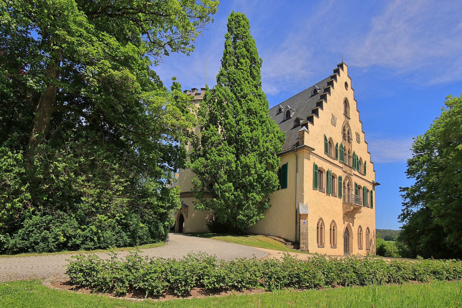 ...Schloss Rosenau...