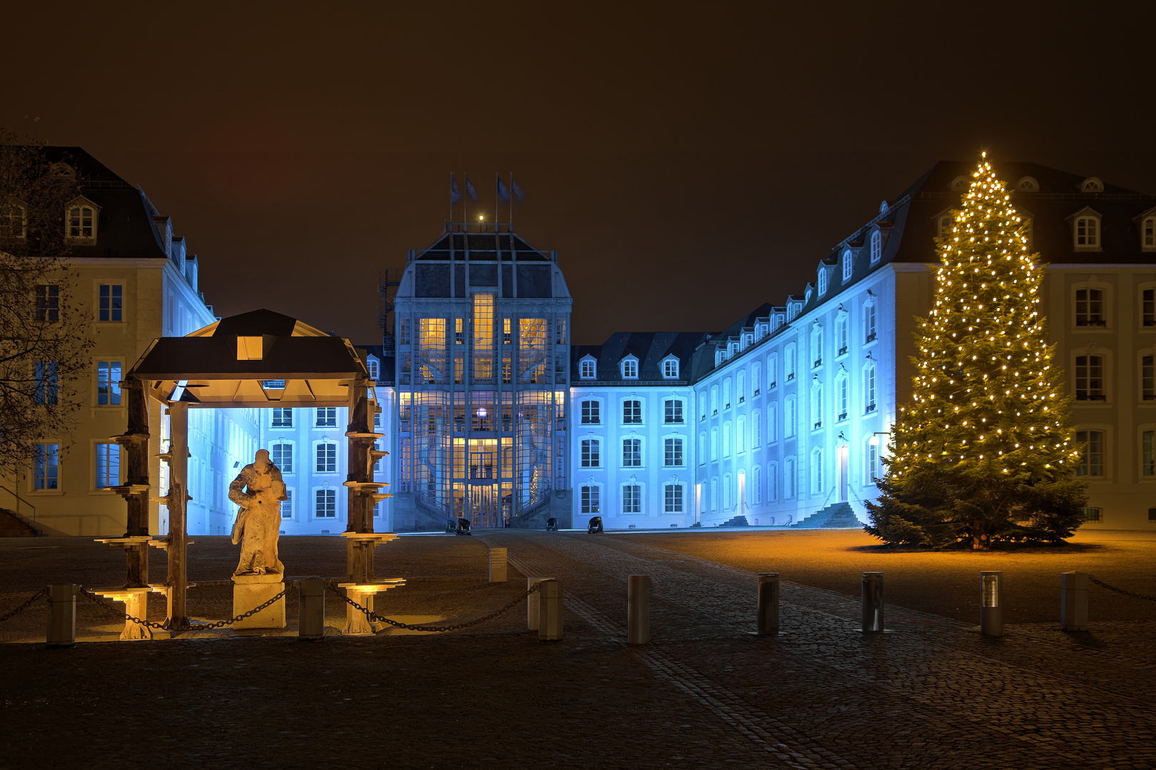 Schloss Saarbrücken mit Weihnachtsbaum