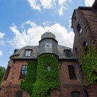 Schloss Saareck bei Mettlach Detailansicht des Turms mit der Uhr