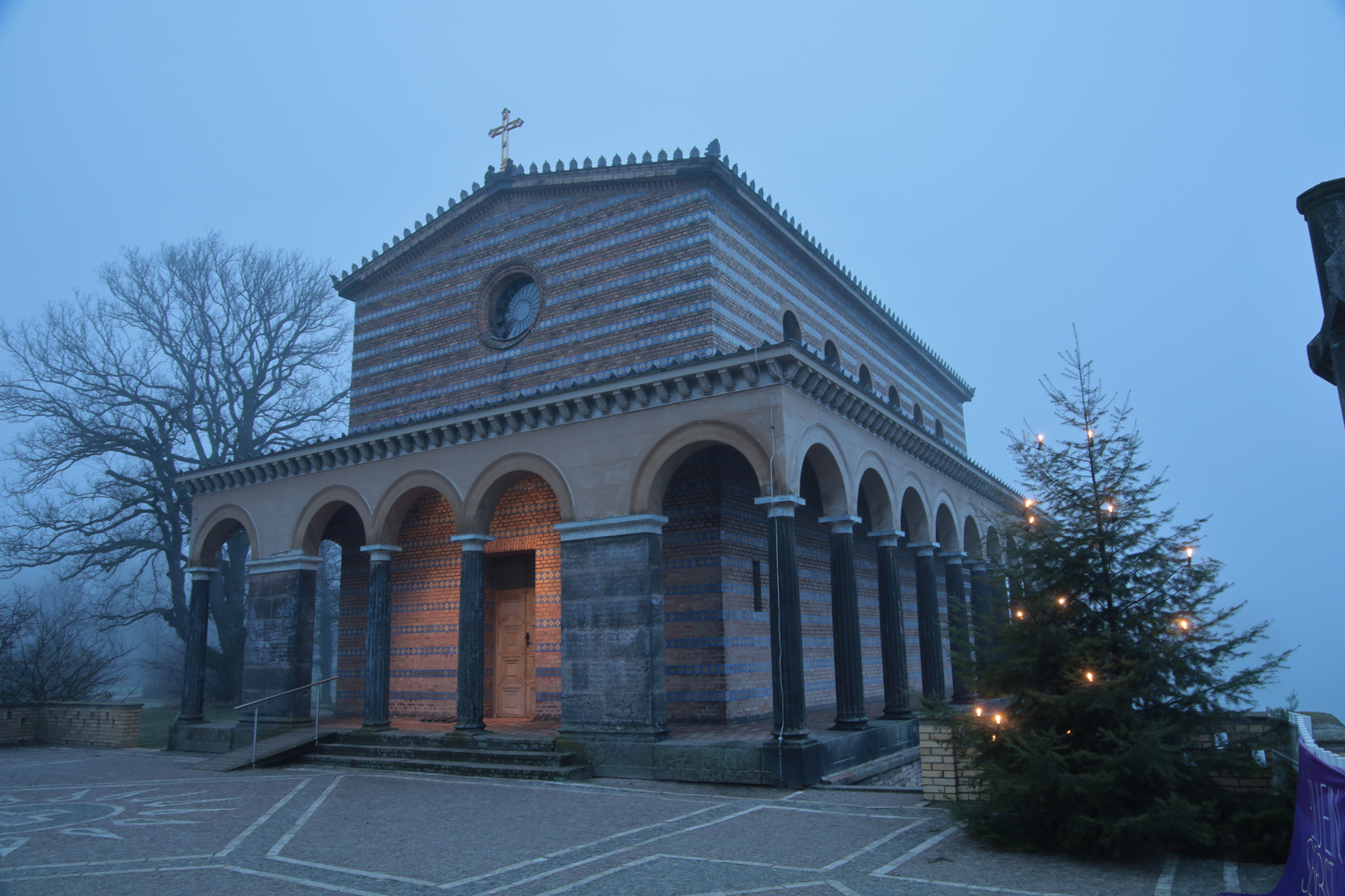Schloß Sakrow im Nebel IV Die Kapelle