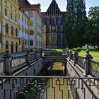 Schloss Salem mit Kirche und Wasserlauf