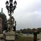 Schloß Sanssouci mit den zur Parkseite angeordneten historischen Laternen…