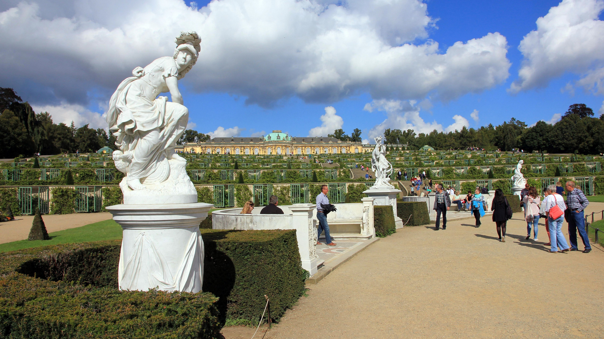 Schloss Sanssouci mit Weinterrassen