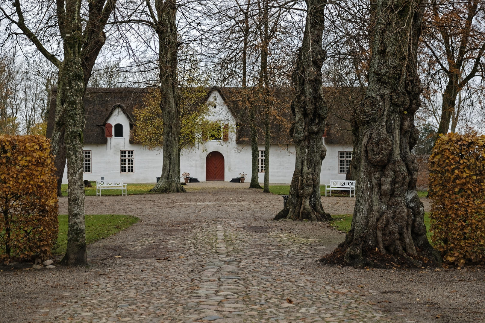 Schloss Schackenborg mit Torhaus und Schlossgarten in Møgeltønder