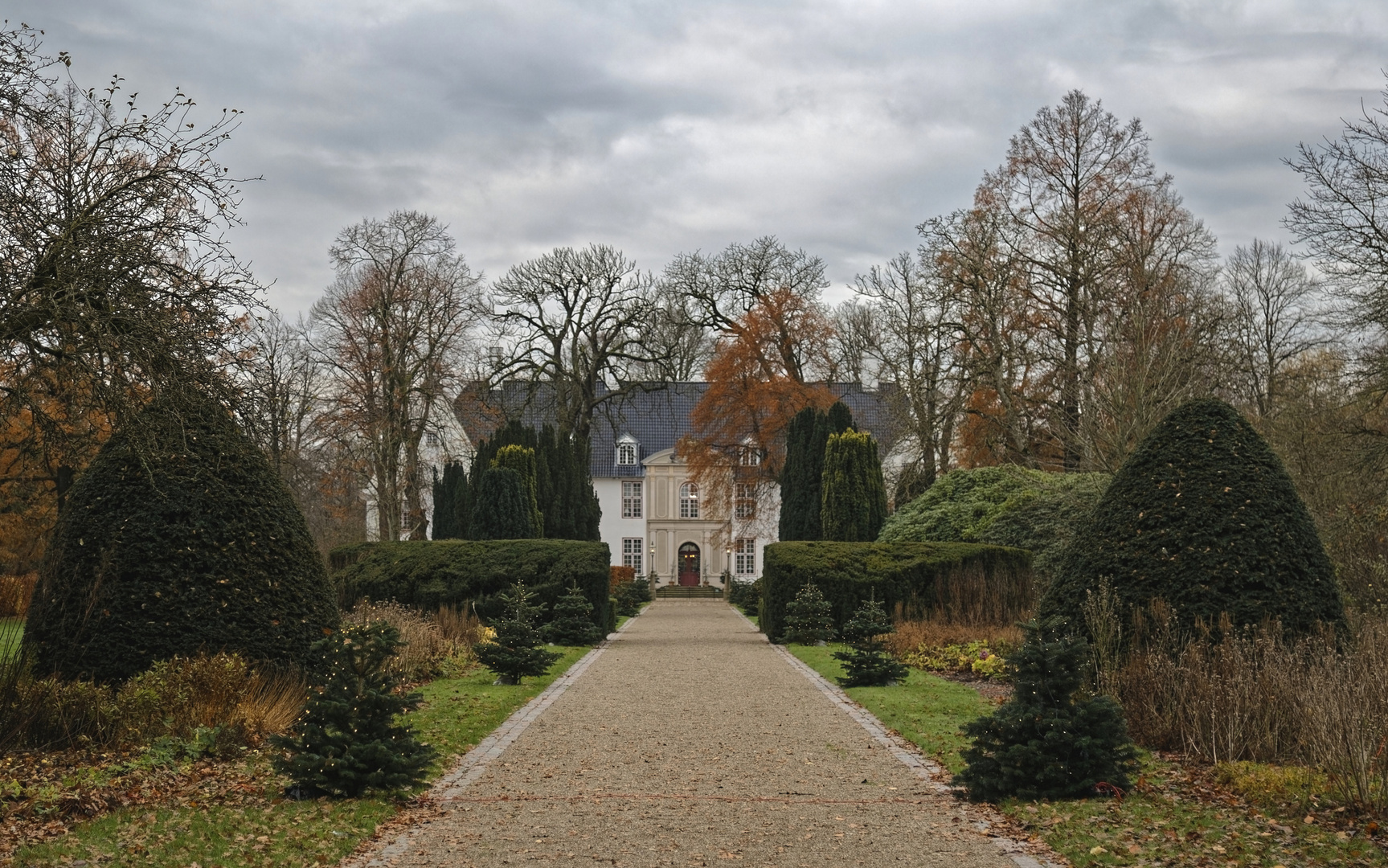 Schloss Schackenborg mit Torhaus und Schlossgarten in Møgeltønder