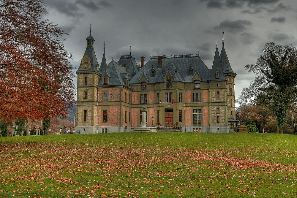 Schloss Schadau in herbstlicher Stimmung