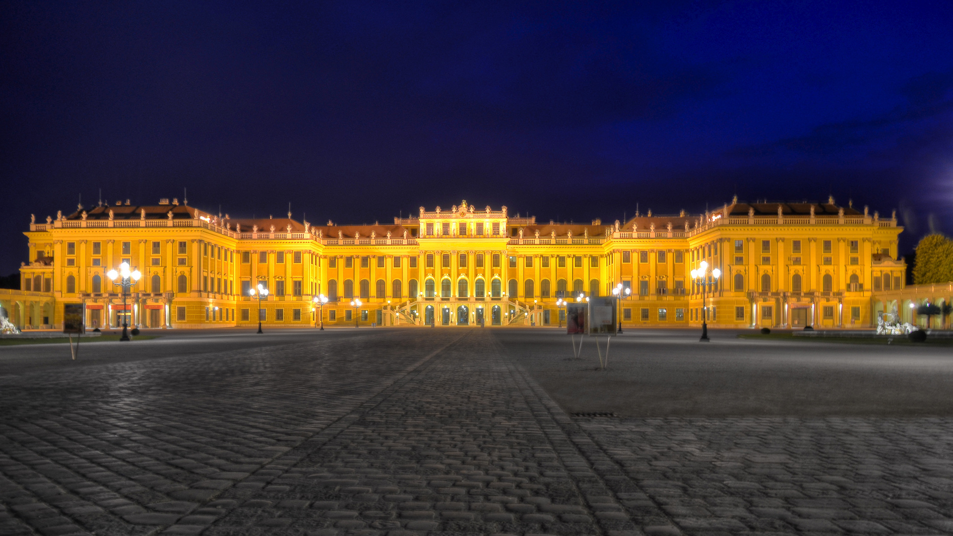 Schloss Schönbrunn bei Nacht