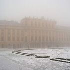 Schloss Schönbrunn im Nebel