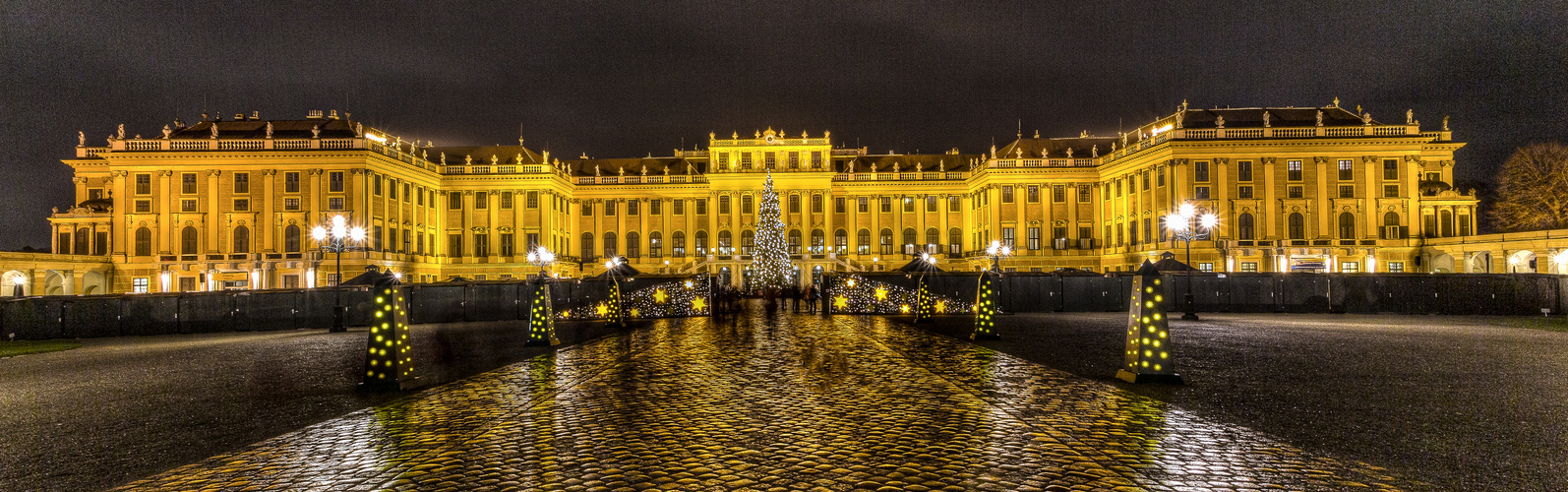 Schloss Schönbrunn in der Weihnachtszeit I