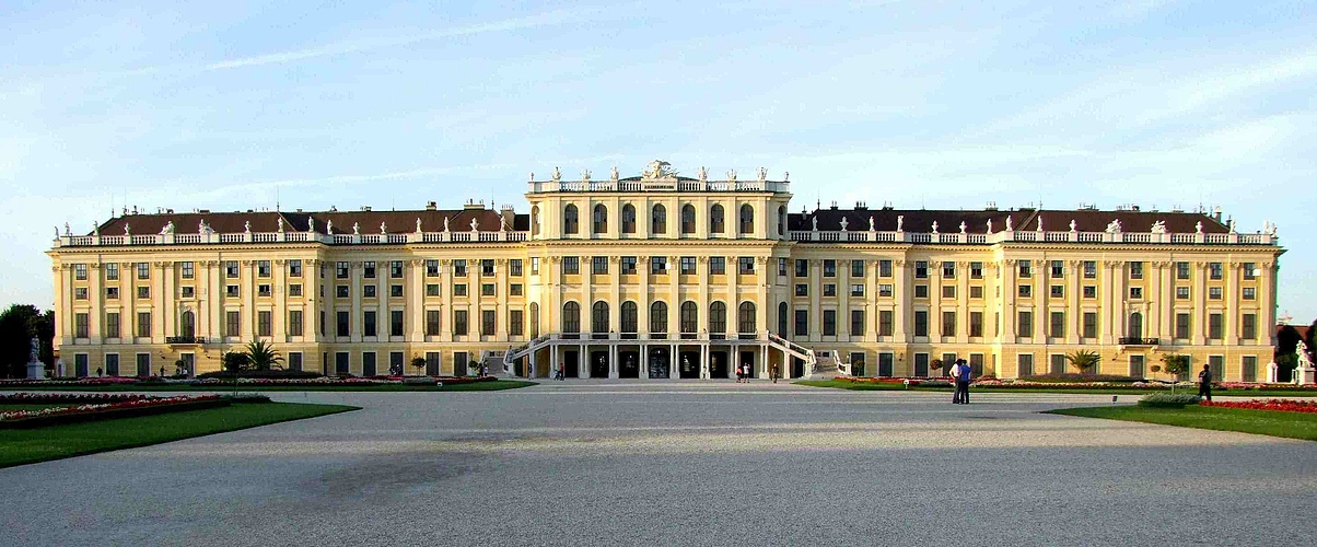 Schloss Schönbrunn Parkansicht Wien