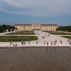 Schloss Schönbrunn - Südseite mit Park und Brunnen