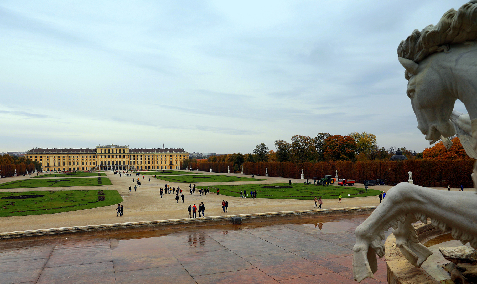 Schloss Schönbrunn von der Neptunbrunnen