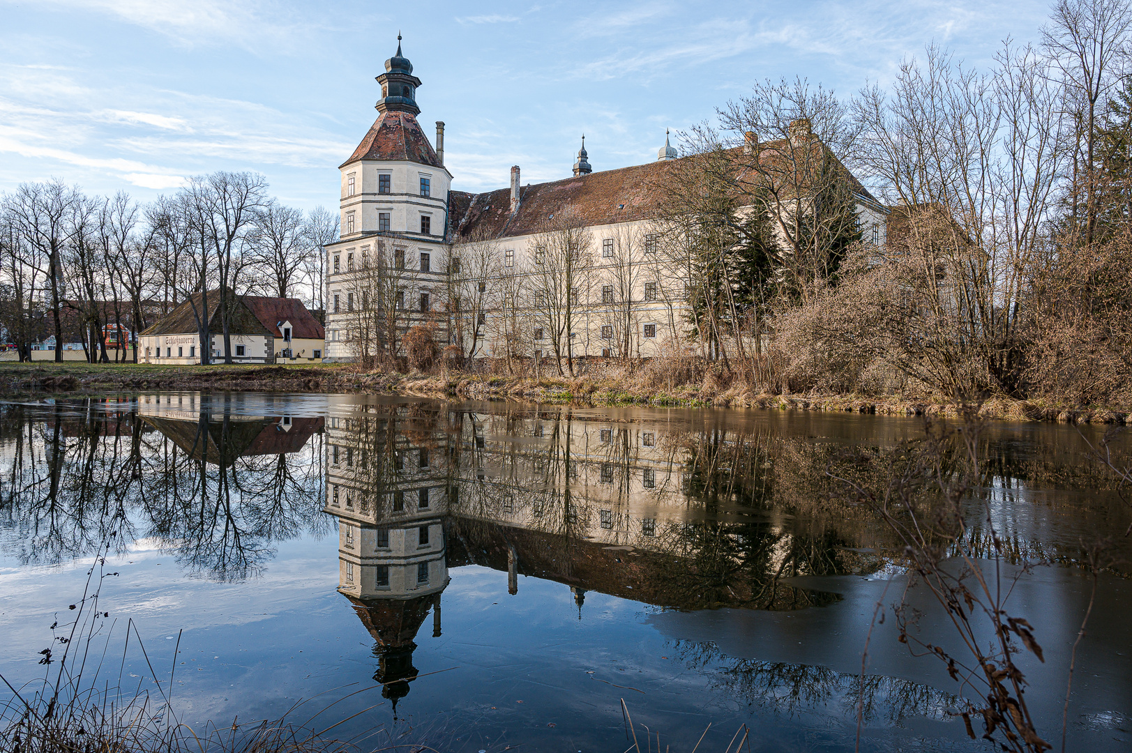 schloss schwarzenau reflection