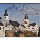Schloss Schwarzenberg mit der St.-Georgen-Kirche.......