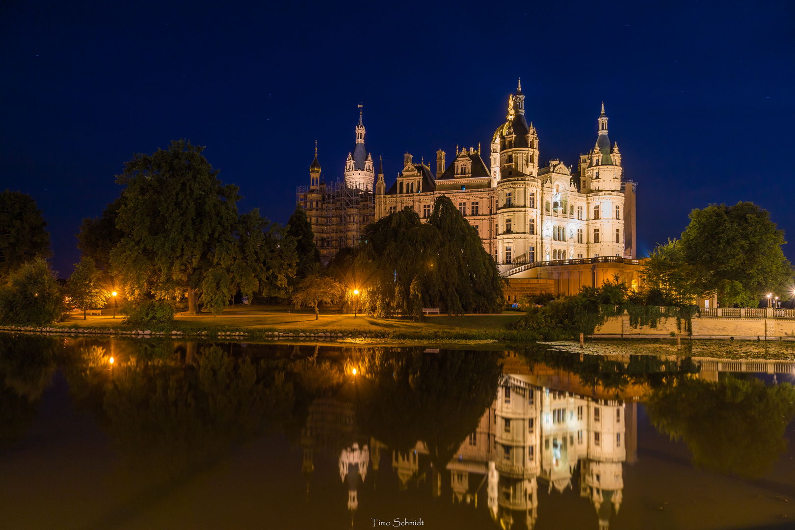 Schloss Schwerin am Abend