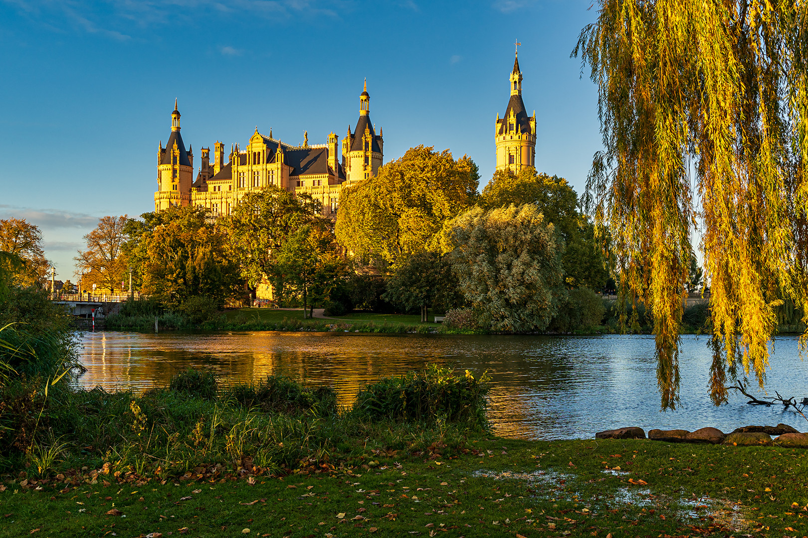 Schloß Schwerin im goldenen Abendlicht