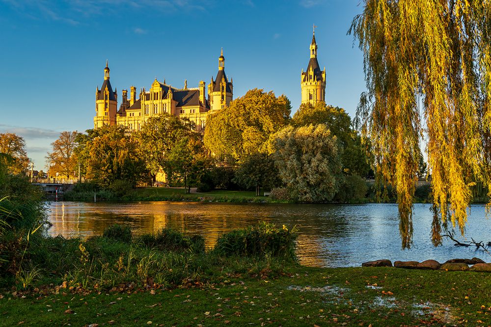 Schloß Schwerin im goldenen Abendlicht