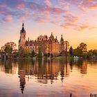 Schloss Schwerin im Sonneuntergang