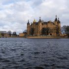 Schloß Schwerin in wilder See …