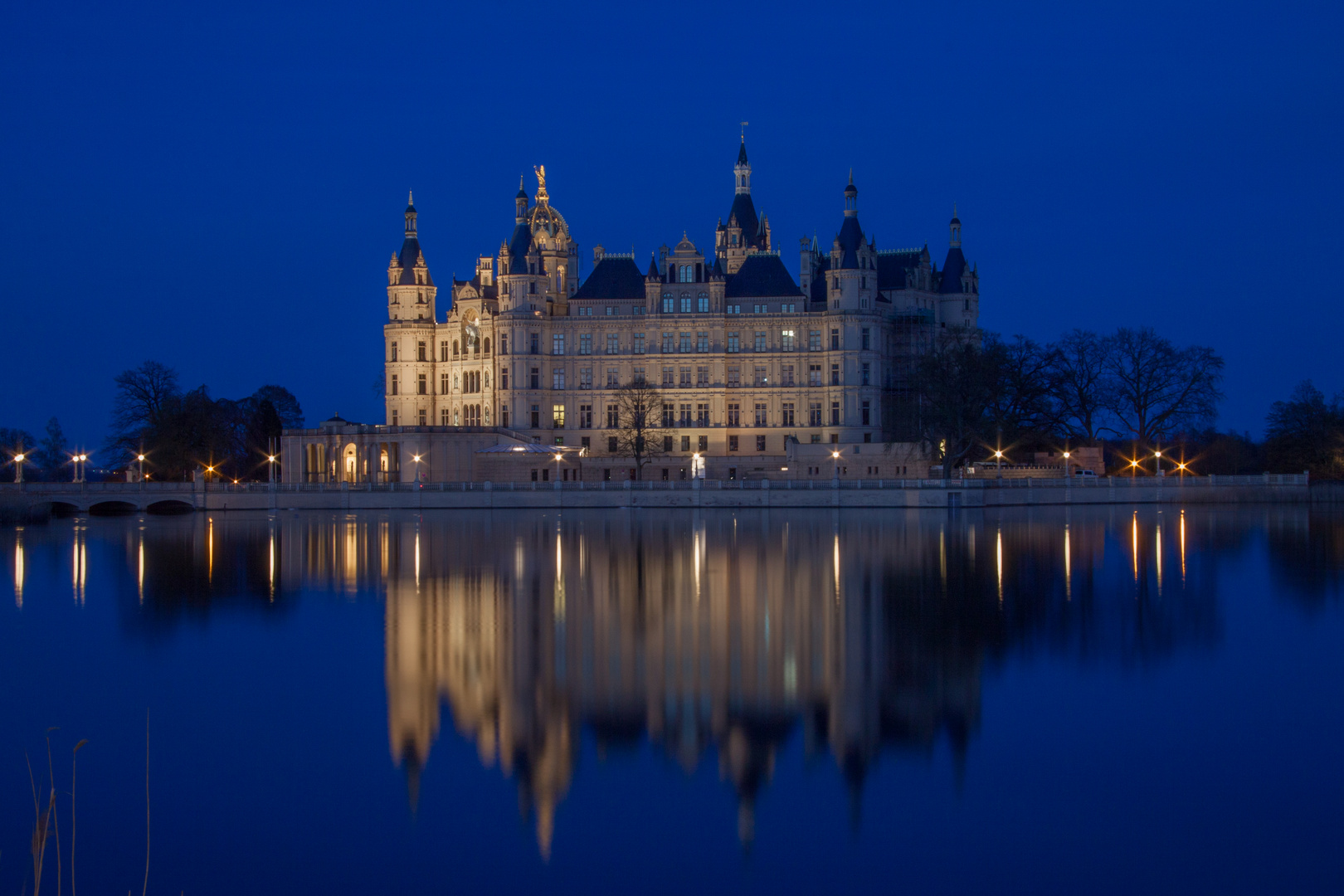 Schloss Schwerin zur blauen Stunde