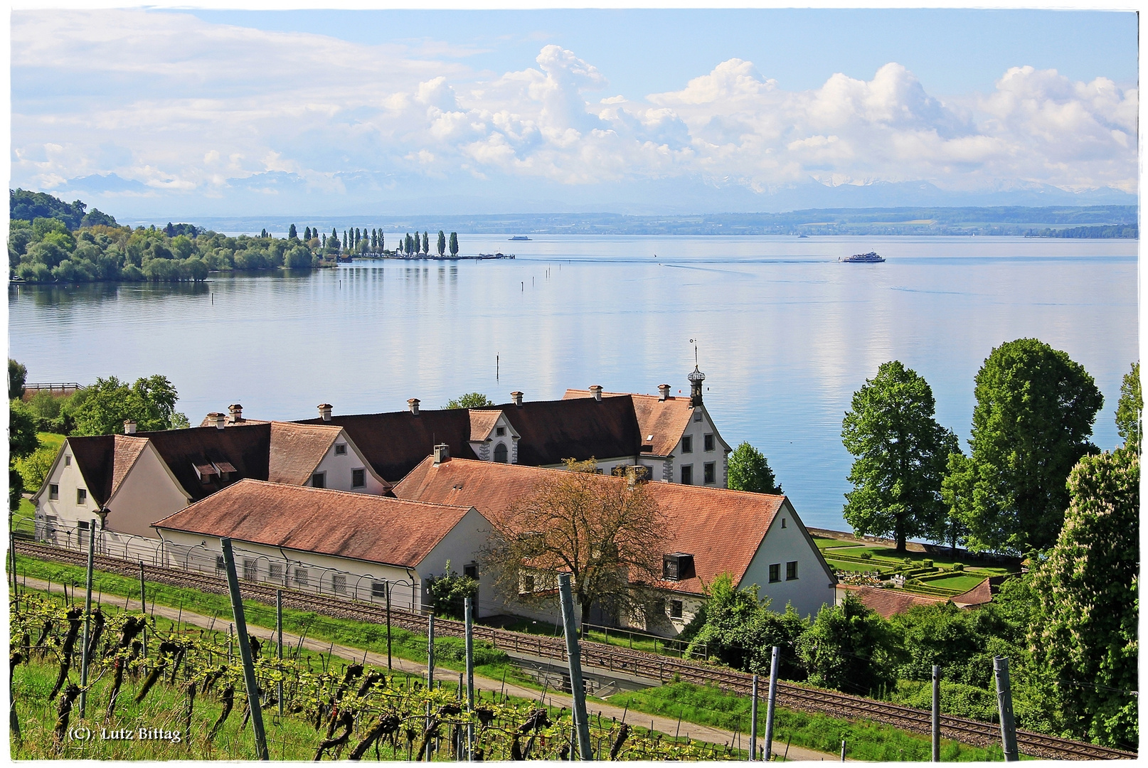 Schloss, See und Berge