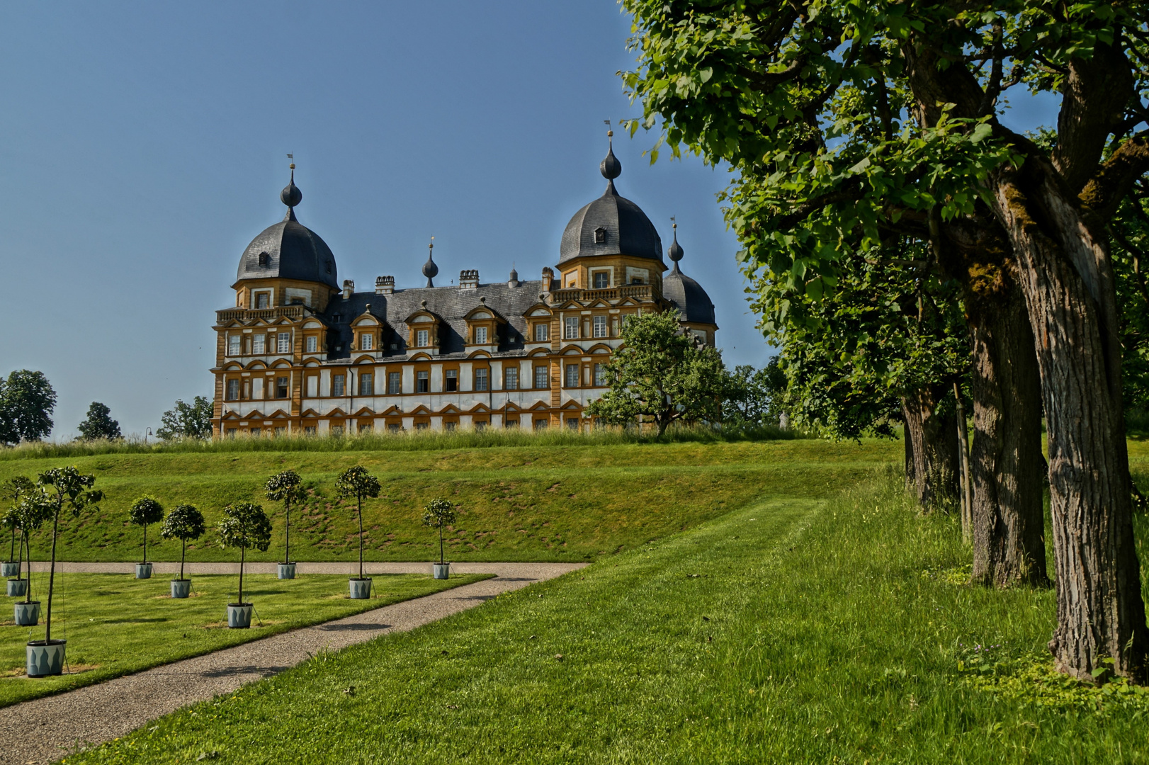 Schloss Seehof ...