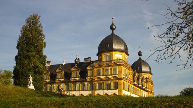 Schloß Seehof im Frühling