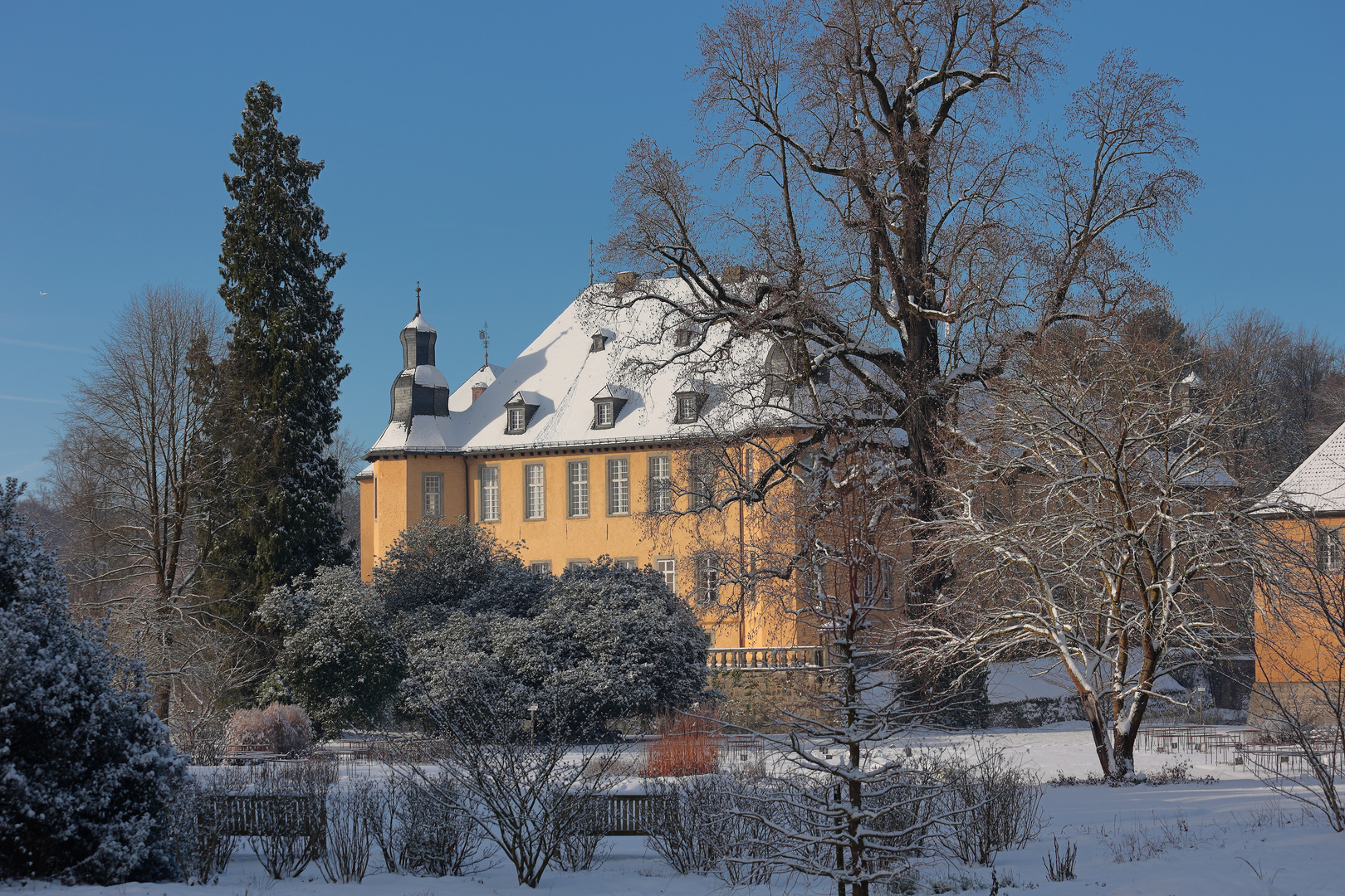  Schloss Seitenansicht....